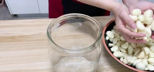  保鲜|蒜头放久了总是发芽，今天教大家存放蒜头，可以保鲜很久！