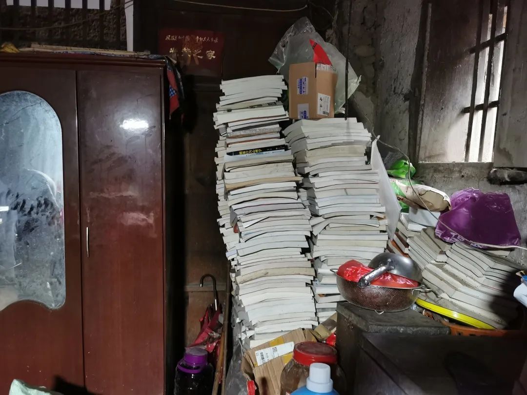  虞永亮|他，生活困难却坐拥“书城”