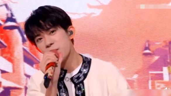 演唱会|TFBOYS七周年演唱会看点：王俊凯与女生牵手跳舞，千玺频频笑场