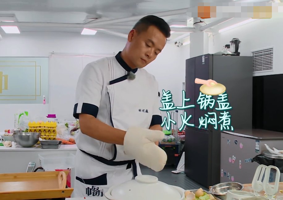  好感|林大厨做饭砂锅三次破裂，镜头扫过赵丽颖，这个举动太博好感了