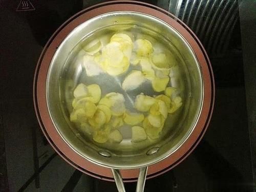 干咳|秋天这水果正当季，三天两头用它熬水喝，去燥火止干咳，贵也值得