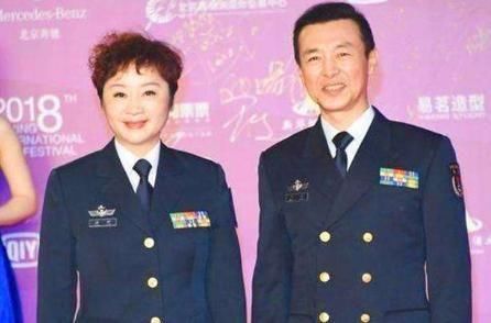  丈夫|《红海行动》的制片人，退居幕后捧红丈夫，却换来一纸离婚书