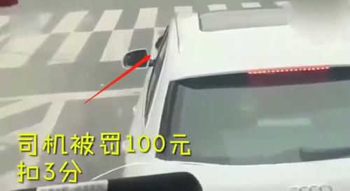  奥迪车|奥迪路口等红灯，后面消防车狂按喇叭催促，愣是原地不让行