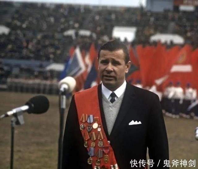 外媒|外媒评拿过金球奖的最佳阵容!现役仅梅罗入选,这阵容谁来防守?