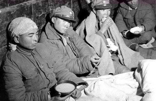 官员|解放战争期间,我军俘虏了多少国军将领?如何辨别国军官员和兵?