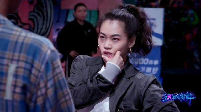  王一博|画风实在搞笑！王一博《街舞3》被撩面无表情，弹幕让人忍俊不禁