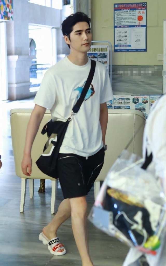  李汶翰|《完美的夏天》路透，吴宣仪甜美，李汶翰时尚，最期待是呆萌的她