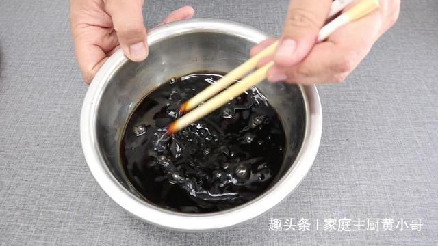 老人|鲫鱼刺多老人小孩不敢吃,小哥教你做香酥鲫鱼,连刺都是酥的