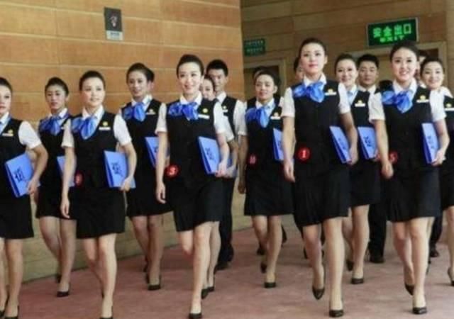  贫穷|如果在银行存10亿现金，行长会如何招待？贫穷限制了我的想象