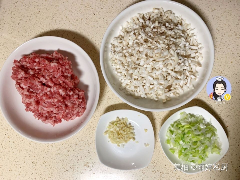 香菇|手把手教你做“香菇鲜肉包”发面技巧和拌馅方法全奉送，暄软好吃