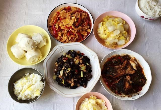  真不错|周末的早午餐，简单4道家常菜，闺蜜：搭配真不错，好想来蹭饭