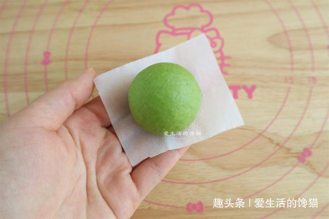  菠菜叶子|自己蒸的菠菜馒头总是变色第1步做错了，难怪变黄还不柔软