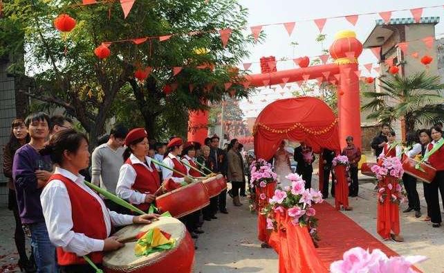 农村|农村里，“红白事”都是家家大事，为什么白事来帮忙的人会更多？