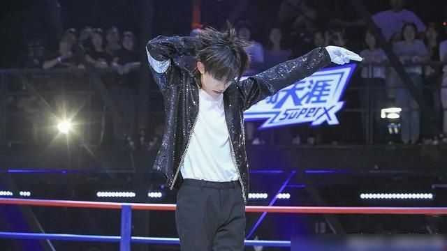  拿下|《这！就是街舞》易烊千玺加盟总决赛，17岁就率领战队拿下了冠军