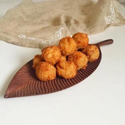 好吃|1斤猪肉,1节莲藕,教你正宗炸莲藕丸子的做法,又香又酥脆,好吃