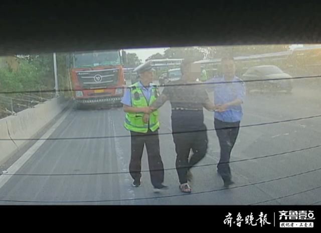  伙同|罚4000元、刑拘15日！俩司机为躲避检查，伙同干扰交警执法