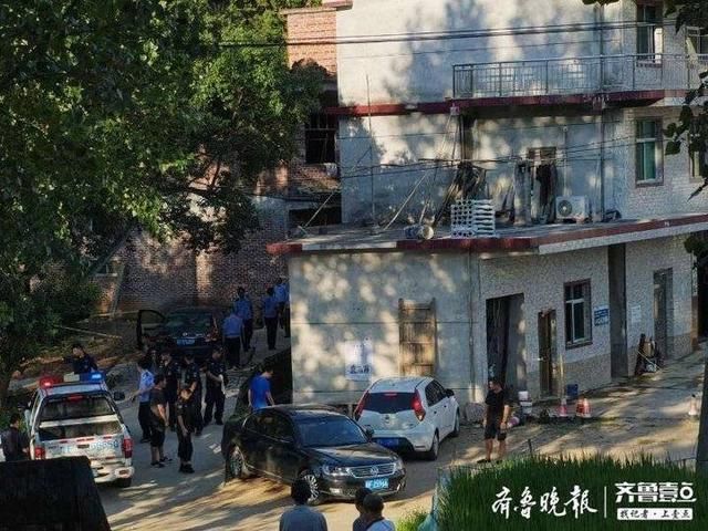  陆续|搜捕第七天村民陆续离村，亲属称曾春亮曾打算做采石场生意没做成