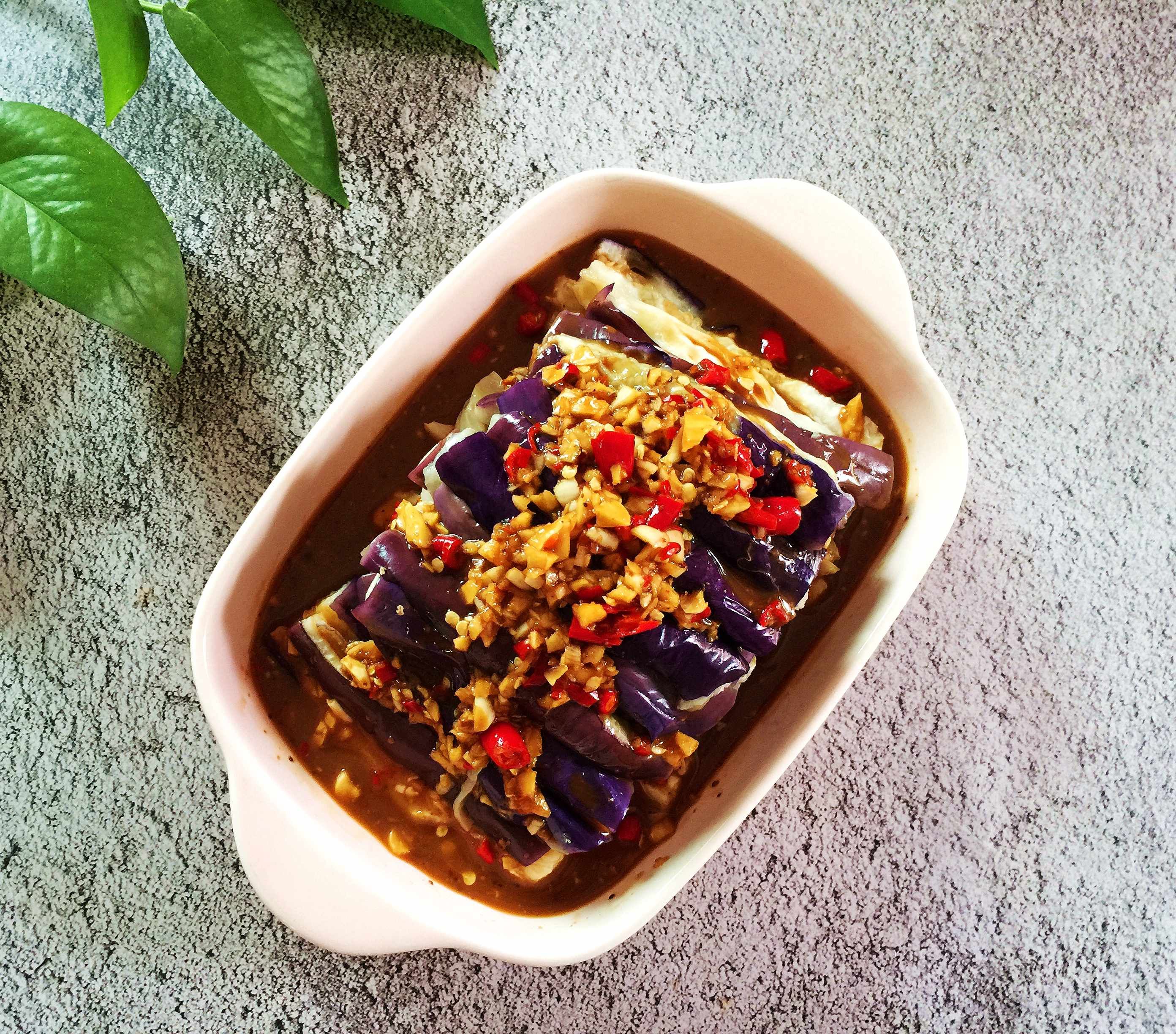  开胃|茄子最好吃的做法，上锅一蒸，配上这酱料，营养又开胃，香极了