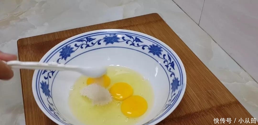 简单|1斤面粉, 4个紫薯, 不用一滴水, 平底锅做的小面包, 边吃边流口水