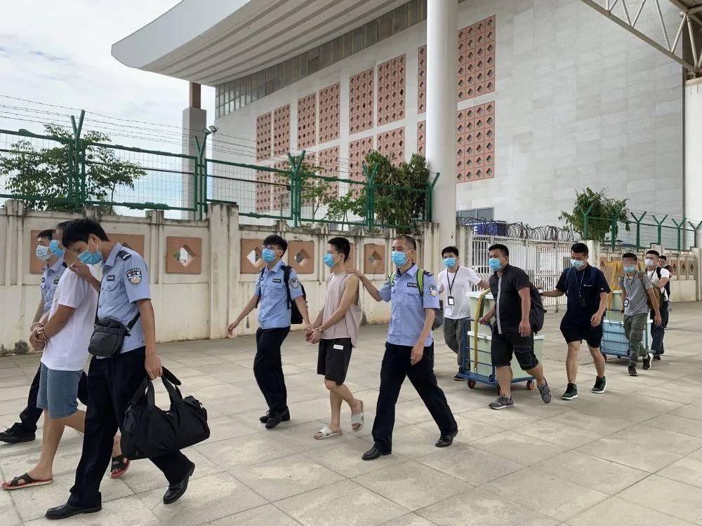 公安|涉案金额超6亿元!鼎湖公安捣毁特大制售假冒名表团伙