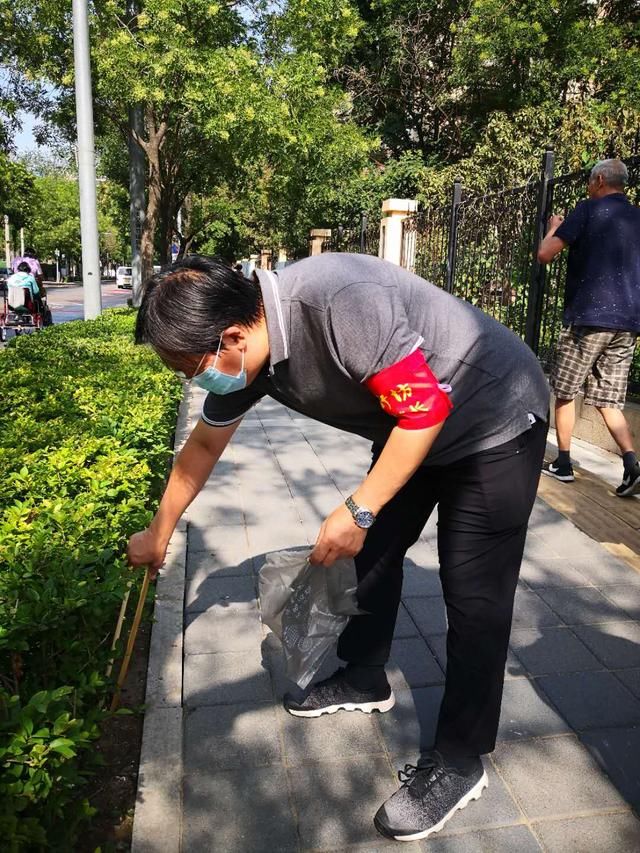 出门|出门携带“六件套”，八角街道数百干部争当“文明街巷长”