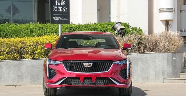  组合|它才是美系B级车骄傲，前脸犀利线条硬朗，采用2.0T+8AT组合