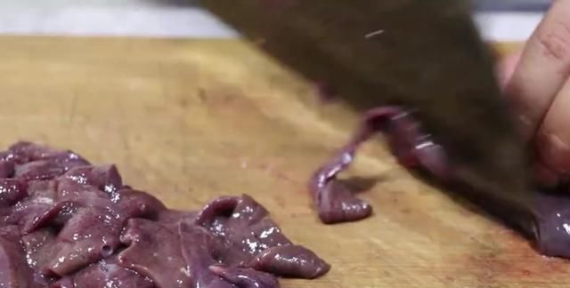  美味|在家做美味猪肝，没有一点腥味，吃起来还非常鲜嫩