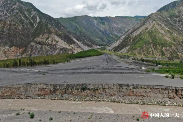  放弃|深山“荒村”留守者：放弃城市生活，放羊种菜为生