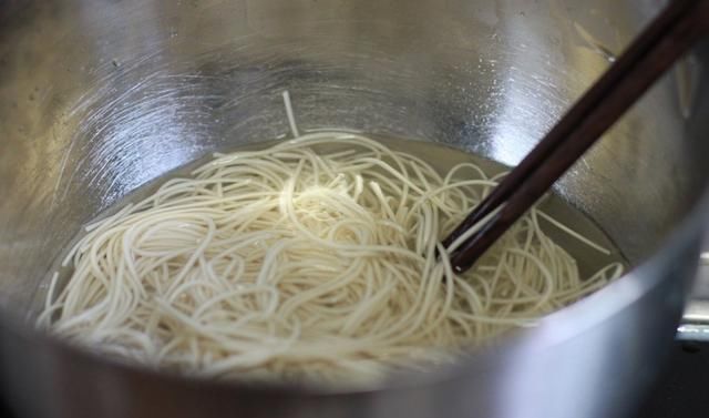  香味|一道懒人主食，咸香味美，恨不得连锅一起端走