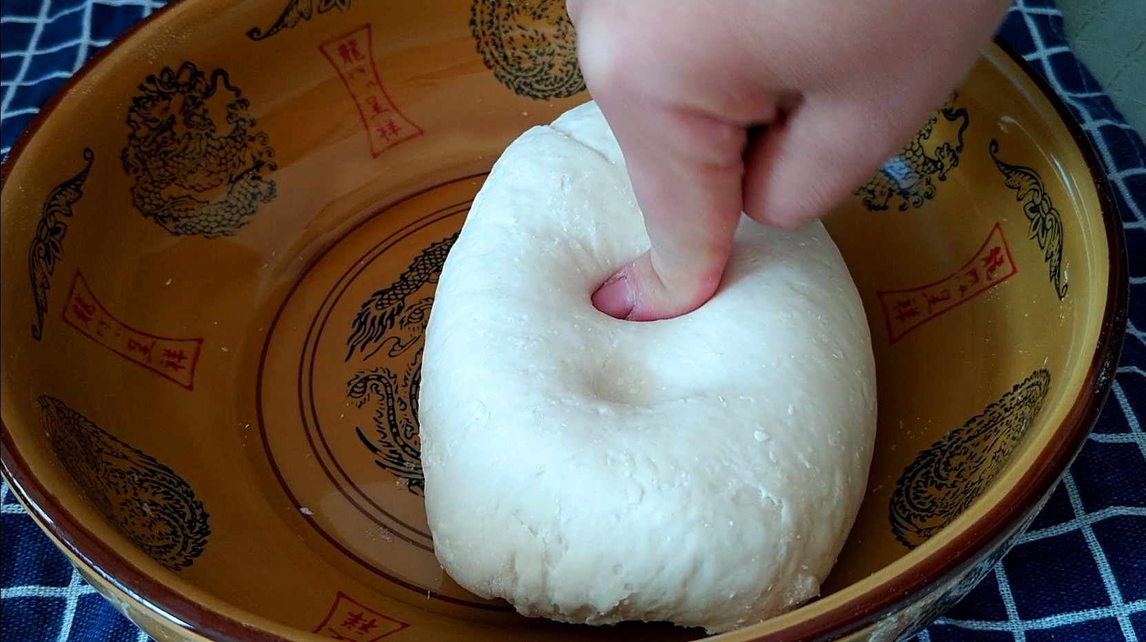  简单|面粉不要只会蒸馒头，这个做法比蒸包子简单，比馒头香，咸香味美