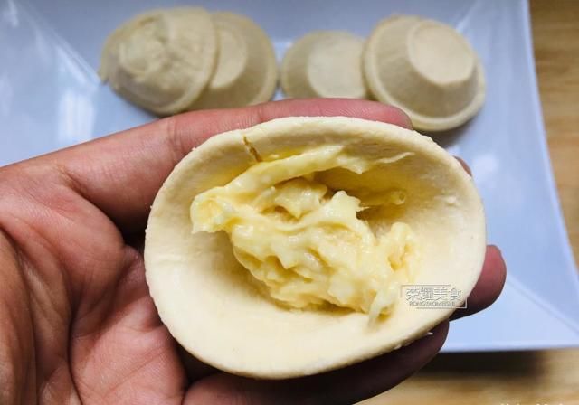  香甜|懒人版榴莲酥做法，实在太简单了，皮焦香酥脆馅香甜，比买的好吃