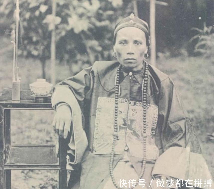 摄影|晚清民间老照片眉目精致的青楼女子，身高两米的乡村巨人！