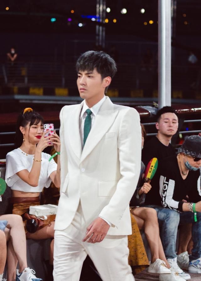  LV春夏21男|吴亦凡、邓伦、欧阳娜娜、白宇、宋威龙、钟楚曦、虞书欣