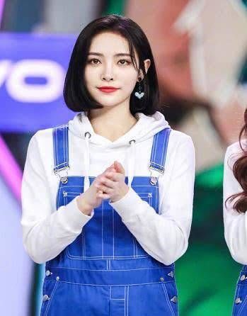 蔡徐坤|许佳琪获《青2》专属福利,第四次上《快本》,却因蔡徐坤上热搜