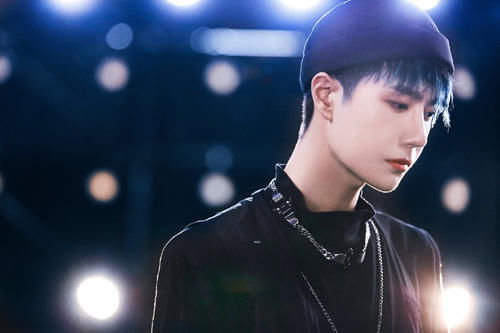  一口咬定|王一博有没有主持人证？自家粉丝一口咬定没有，搞清楚再来科普！