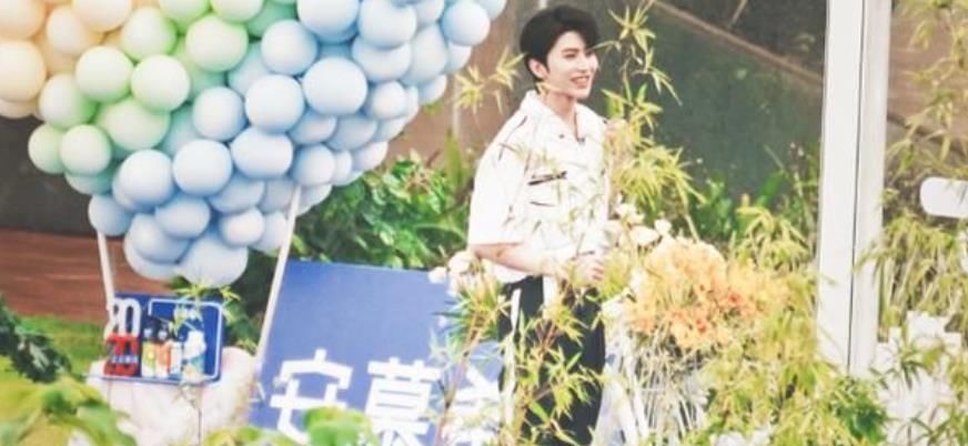  蔡徐坤|蔡徐坤在奔跑吧大秀唱歌技巧，仿佛回到了那年夏天