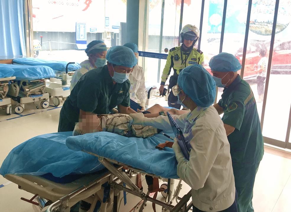  车辆驾驶人|警医联动，就是快！