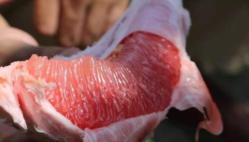 蛮力|还在用蛮力剥柚子?学会1招,轻松搞定柚子皮,简单快速没有白筋