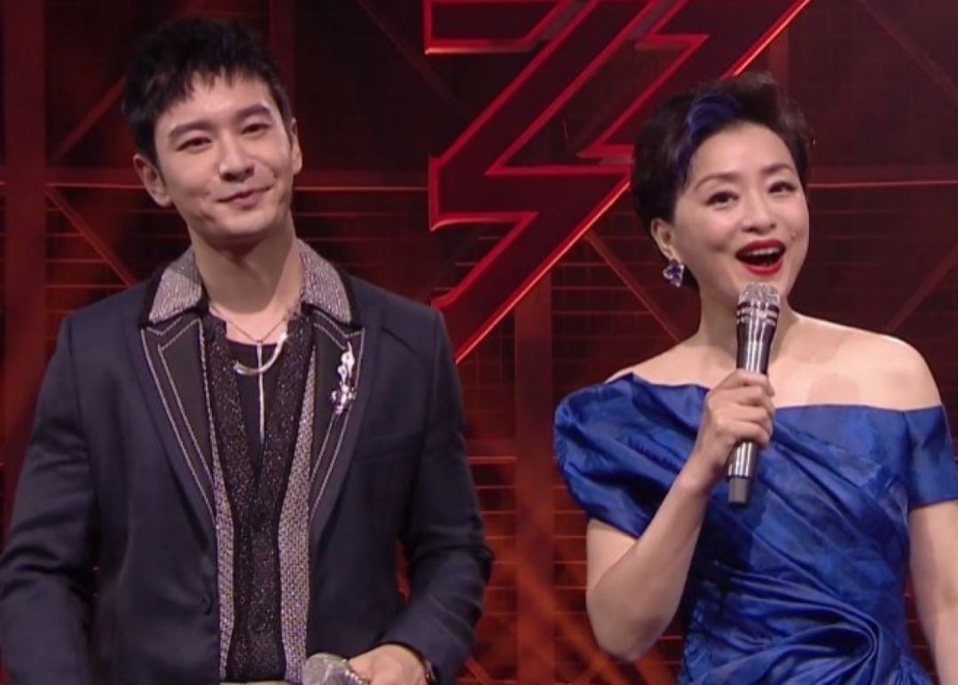  宁静|《姐姐》成团夜麻烦多：宁静出错让杨澜很尴尬，黄晓明主持爱抢话