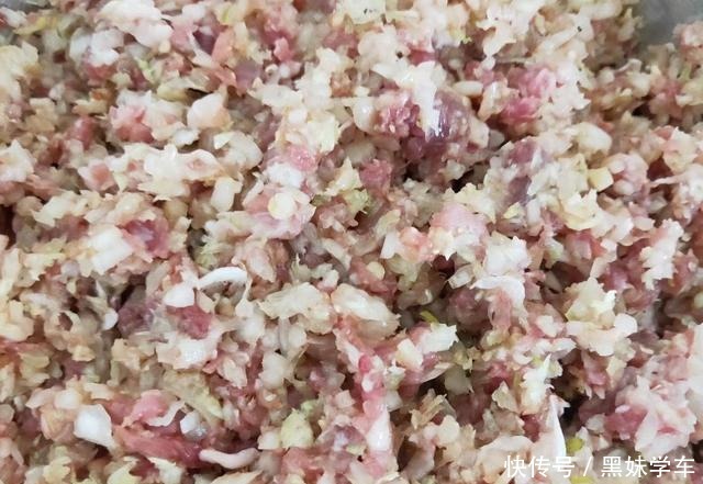 白菜|包子这样做,薄皮大馅,又香又软,凉了也不硬,蒸了一大锅没够吃