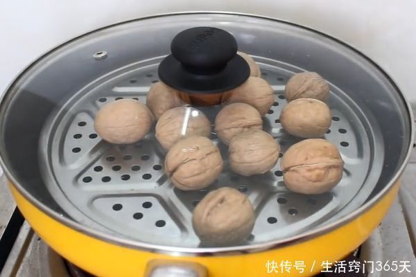 核桃的小窍|把核桃放锅里蒸一蒸,没想到这么厉害,解决了很多人的大难题