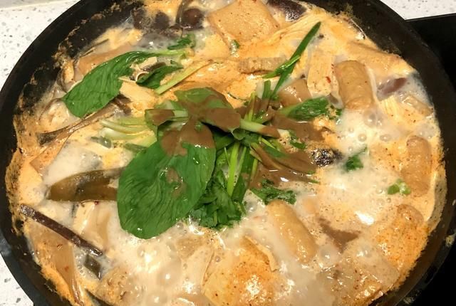 太贵|麻辣烫太贵吃不起，教你正确做法，10元做1锅，夫妻俩人吃到撑