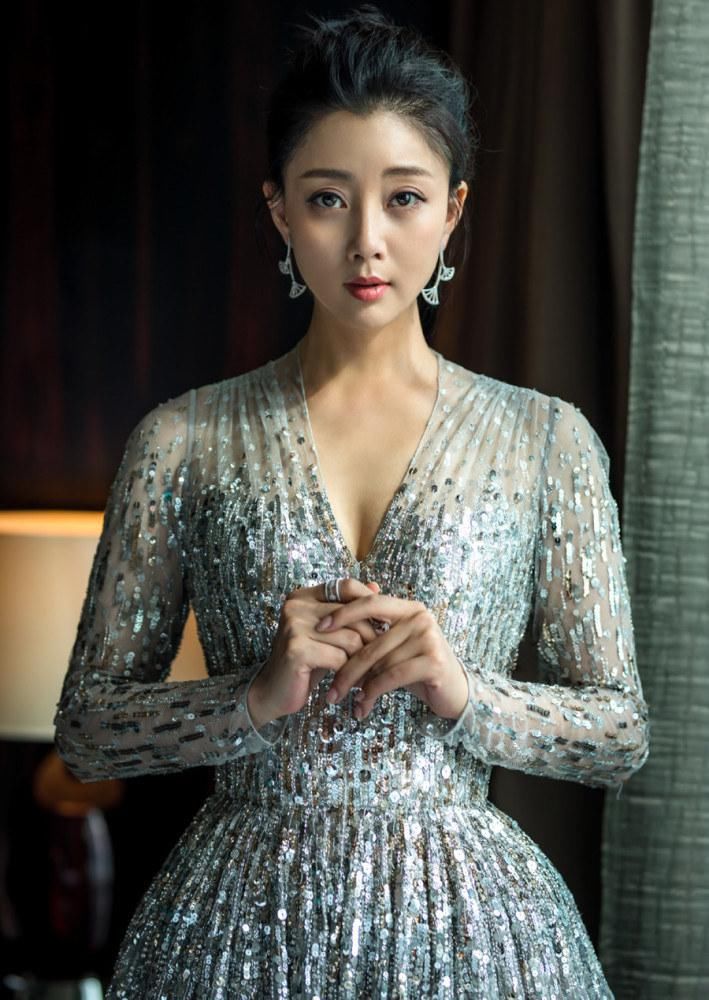  身兼数职|她是所有出演武则天的女演员中最“媚”的女人，虽然微胖，但仍身兼数职！