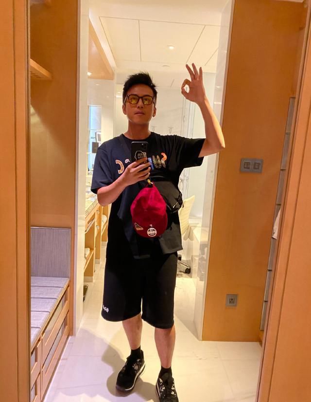  邓超|邓超晒照曝光明星日常百态，鹿晗陈赫累趴了，黄渤枕着救生衣睡着