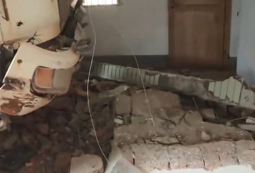  家中|渣土车撞进村民家，这一停就是2个月，房主：赔偿160万不过分吧？