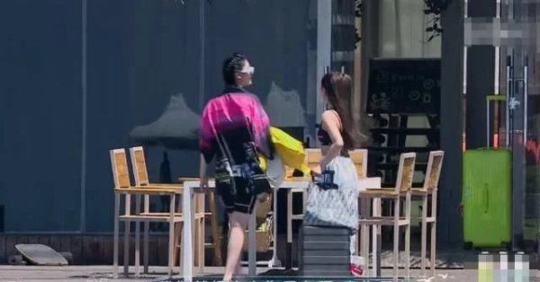 赵小棠|《夏日冲浪店》:安崎赵小棠来袭,黄明昊当面说虞书欣做作?