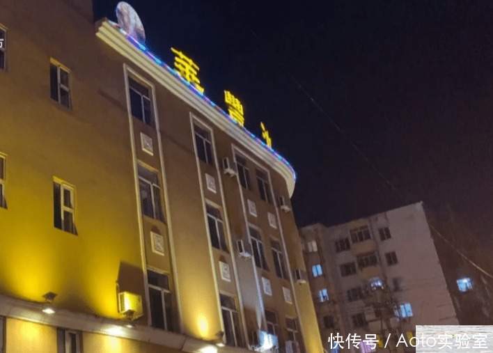 牛奶|洗牛奶浴却越洗越臭,一看生产日期顾客气坏了,商家:减免洗浴费