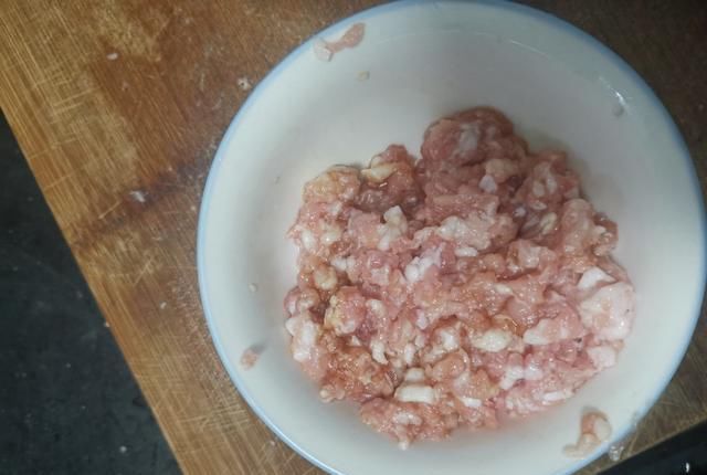  小孩子|一分钟学会皮蛋瘦肉粥，小孩子能吃满满两大碗