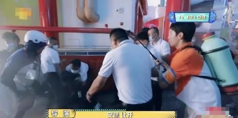 壮汉|吴奇隆被迫上热搜,遭6名壮汉围住,按倒在地强行控制