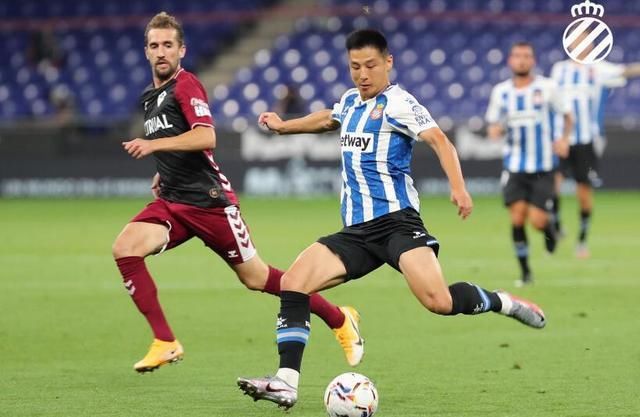 西班牙人|武磊西乙开门红！这个镜头充满霸气，并非他的1传1射